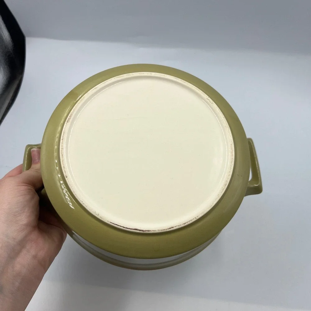 Vtg Metlox Poppy Trail Sculptured Daisy Casserole Dish Avocado Green MCM 8.5